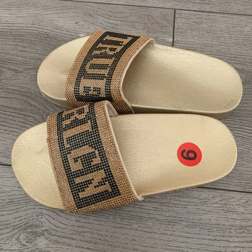 True religion woman’s sandals NWOT